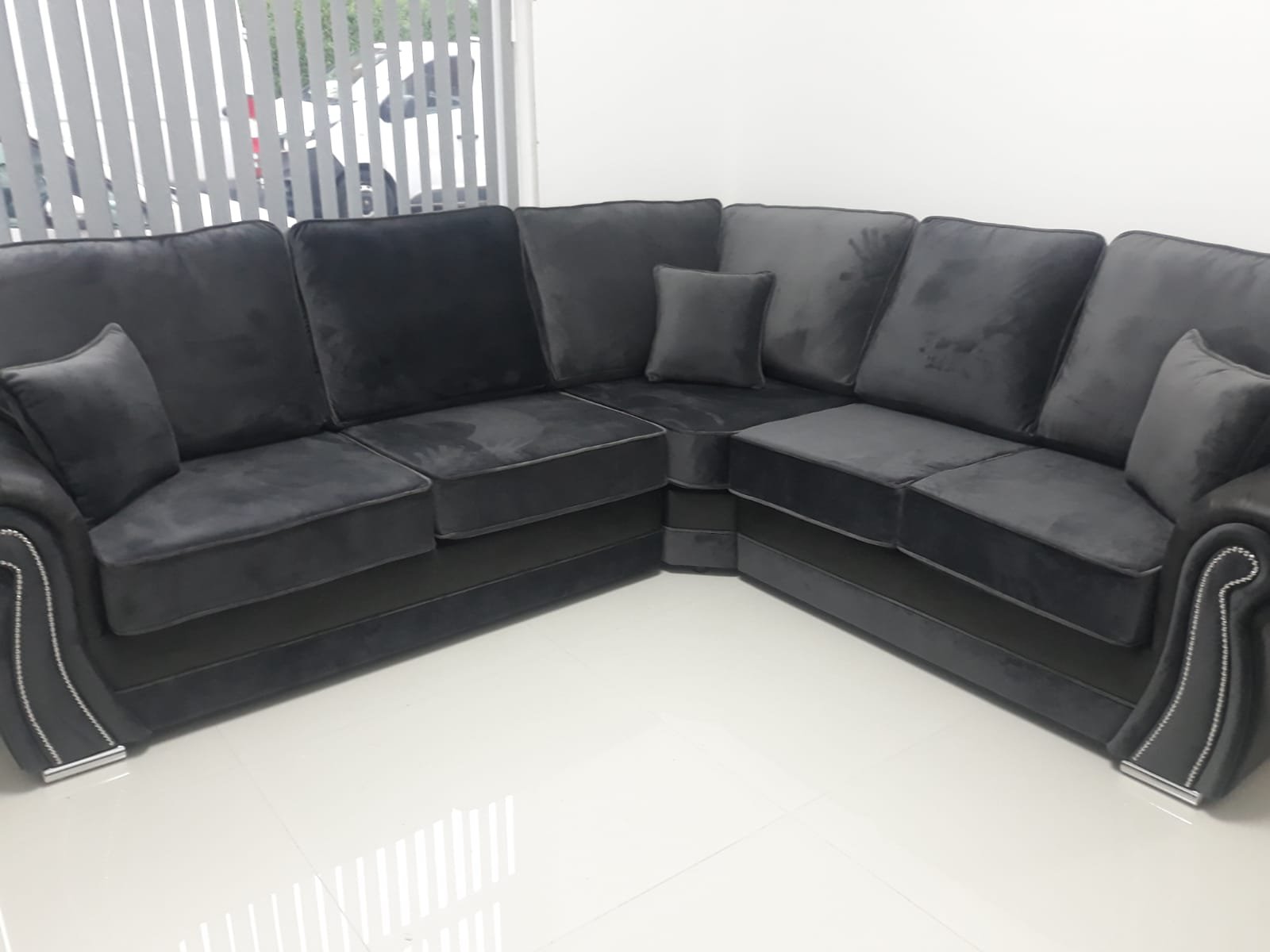 23402cc5-2ba9-4ea1-b5d4-8e04c9a9fe69(1) Corner Settees & Sofas - Image 1